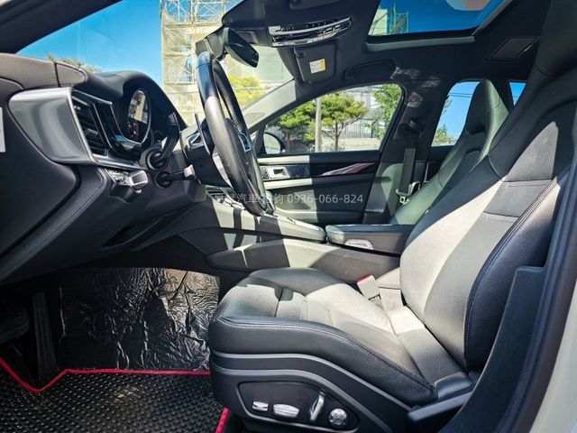 2018年Panamera 4 Executive/14向電動椅/跑計/全景天窗/環景/IKEY/摸門/電熱椅/電尾門  第9張相片