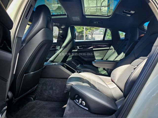 2018年Panamera 4 Executive/14向電動椅/跑計/全景天窗/環景/IKEY/摸門/電熱椅/電尾門  第11張相片