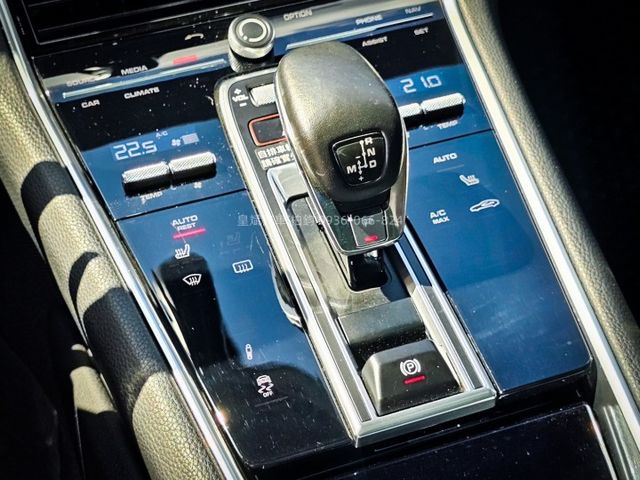 2018年Panamera 4 Executive/14向電動椅/跑計/全景天窗/環景/IKEY/摸門/電熱椅/電尾門  第12張相片