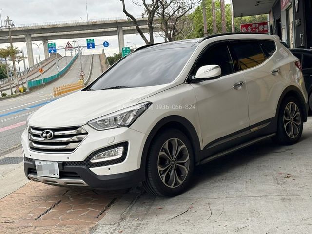 2015年SantaFe 4WD/七人座/免KEY/全景天窗/定速/電尾門  第1張相片