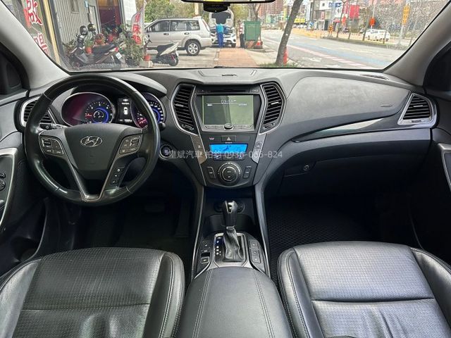 2015年SantaFe 4WD/七人座/免KEY/全景天窗/定速/電尾門  第5張相片