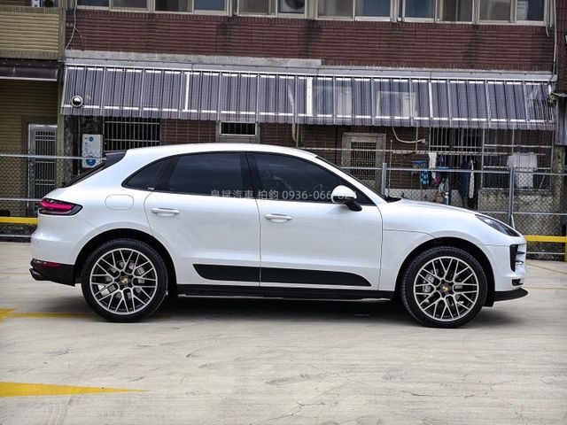 2020年Macan 總代理/跑車計時套件/跑車旋鈕/21吋圈/電尾門/顯影/雷達/恆溫  第3張相片