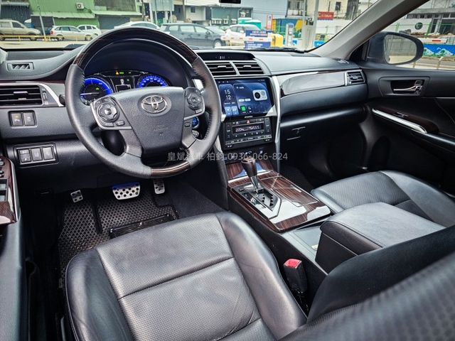 2015年Camry 油電旗艦/ACC/車偏警示/前後電動椅/前通風椅/電動捲廉/手機無線充電//IKEY/摸門/恆溫/  第8張相片