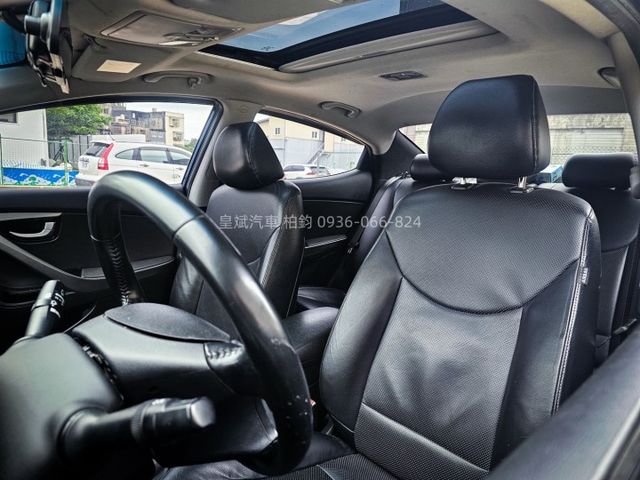 2016年Elantra 天窗/IKEY/摸門/恆溫/安卓機/顯影/雷達/抬顯/尾翼  第5張相片