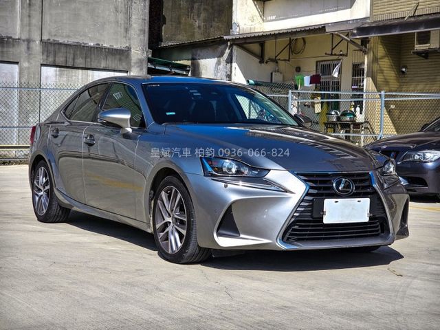 2017年IS200t ACC/車偏警示/IKEY/摸門/LED燈/恆溫/顯影/雷達/電動椅/電熱椅  第2張相片
