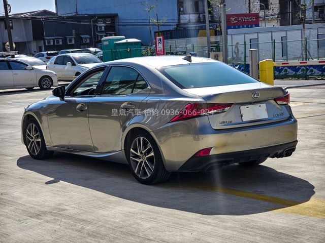 2017年IS200t ACC/車偏警示/IKEY/摸門/LED燈/恆溫/顯影/雷達/電動椅/電熱椅  第5張相片