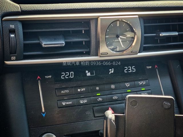2017年IS200t ACC/車偏警示/IKEY/摸門/LED燈/恆溫/顯影/雷達/電動椅/電熱椅  第11張相片