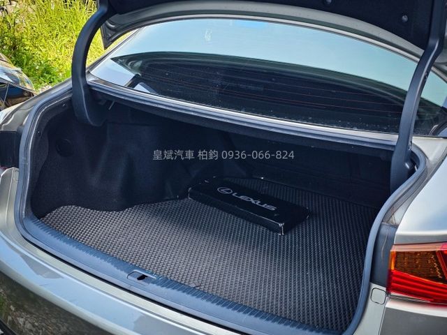 2017年IS200t ACC/車偏警示/IKEY/摸門/LED燈/恆溫/顯影/雷達/電動椅/電熱椅  第14張相片