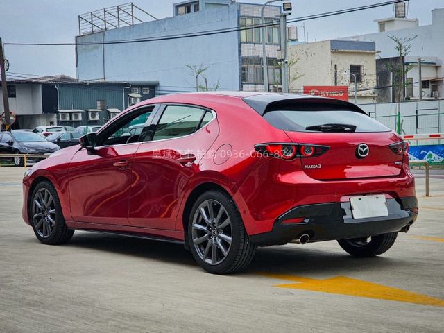 2019年Mazda 3 旗艦/Boss音響/ACC/車偏警示/360環景/IKEY/摸門/雷達/LED燈  第3張相片