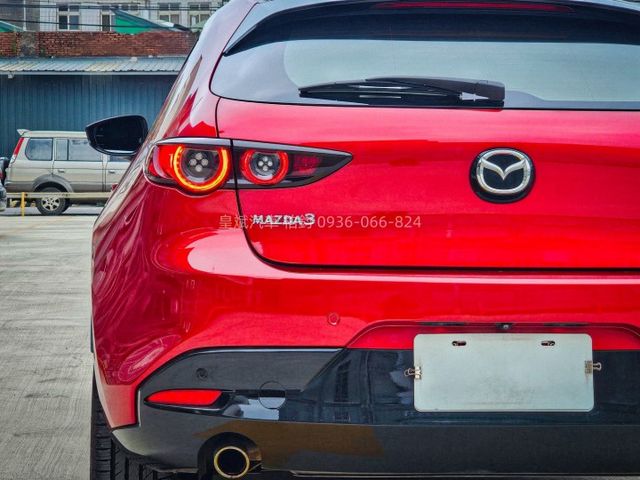 2019年Mazda 3 旗艦/Boss音響/ACC/車偏警示/360環景/IKEY/摸門/雷達/LED燈  第6張相片