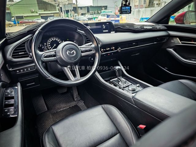 2019年Mazda 3 旗艦/Boss音響/ACC/車偏警示/360環景/IKEY/摸門/雷達/LED燈  第7張相片