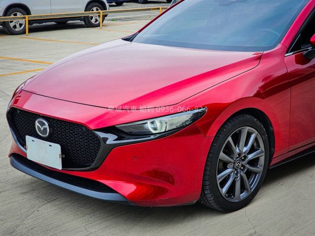 2019年Mazda 3 旗艦/Boss音響/ACC/車偏警示/360環景/IKEY/摸門/雷達/LED燈  第9張相片