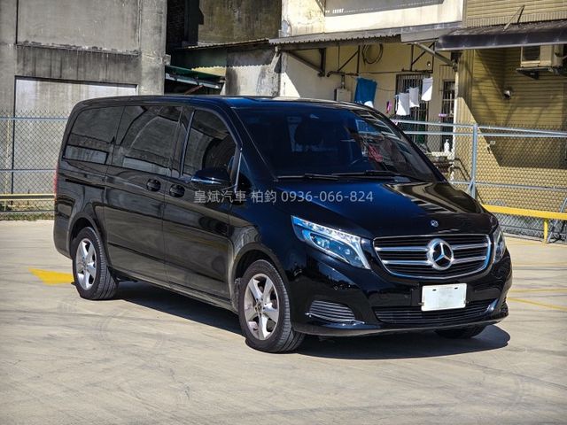 2018年V250d 八人座/柴油/恆溫/顯影/雷達/電尾門/單邊電滑門  第2張相片