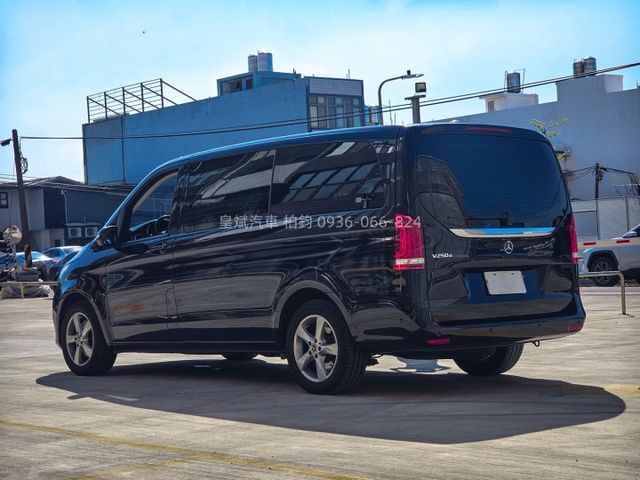 2018年V250d 八人座/柴油/恆溫/顯影/雷達/電尾門/單邊電滑門  第4張相片