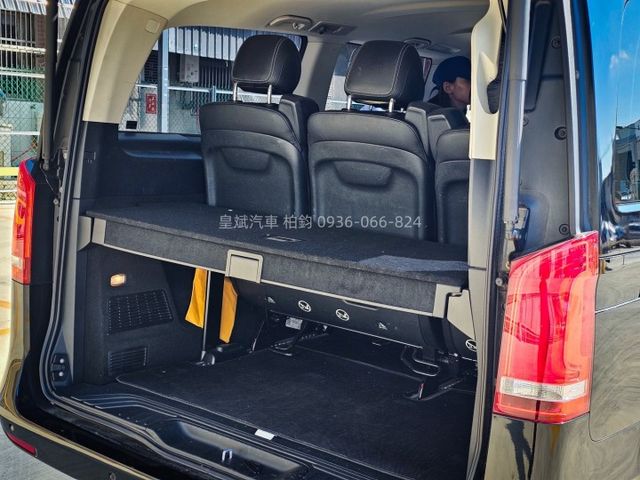 2018年V250d 八人座/柴油/恆溫/顯影/雷達/電尾門/單邊電滑門  第12張相片