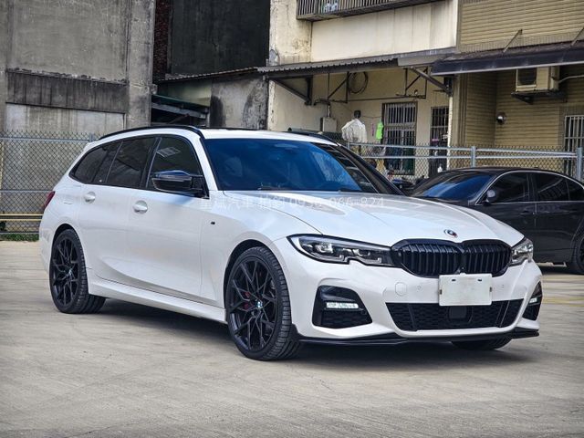 2021年320i Msport Touring 5AU/全景/環景/電尾門/原廠20吋圈/MP卡鉗/HK擴大機  第3張相片