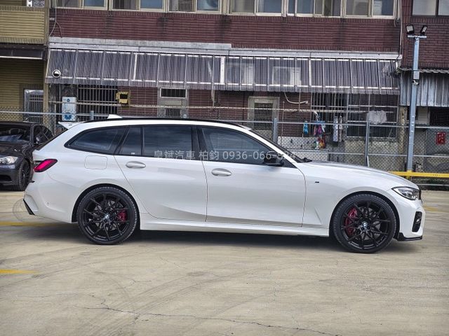 2021年320i Msport Touring 5AU/全景/環景/電尾門/原廠20吋圈/MP卡鉗/HK擴大機  第4張相片