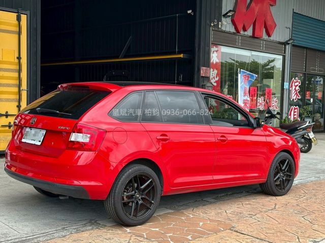 2015年Rapid Sportback/全景天窗/電折/影音  第3張相片