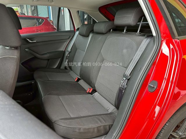 2015年Rapid Sportback/全景天窗/電折/影音  第6張相片