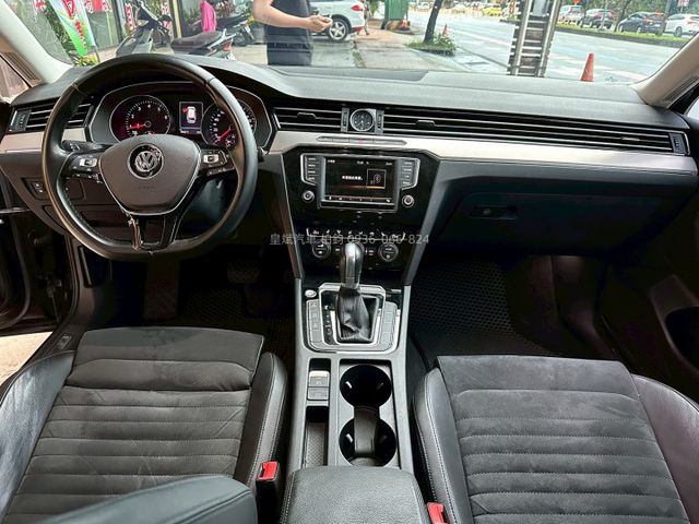 2016年Passat Variant 免KEY/電尾門/循跡防滑/多功能快控/影音/雷達  第5張相片