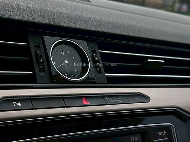 2016年Passat Variant 免KEY/電尾門/循跡防滑/多功能快控/影音/雷達  第13張相片