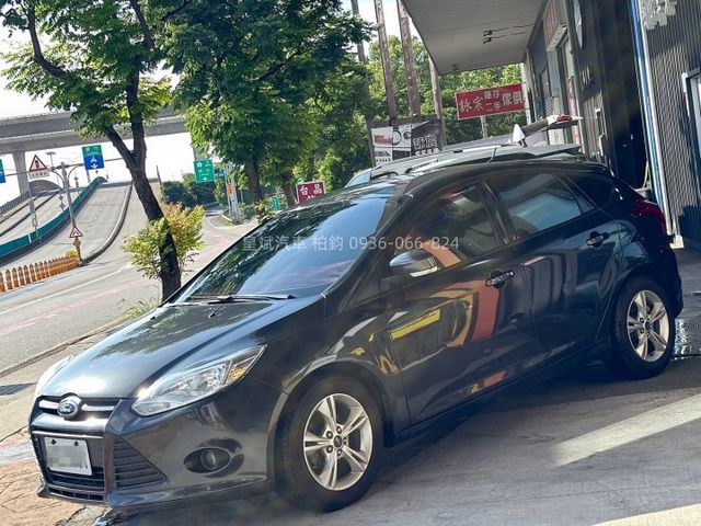 2014年Focus 多功能快控/倒車顯影/導航/電折  第1張相片