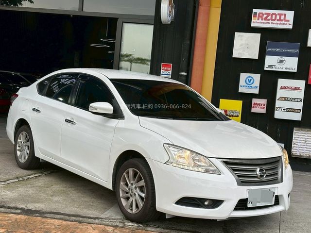 2014年Sentra 導航/倒車顯影/電折/多功能快控  第2張相片