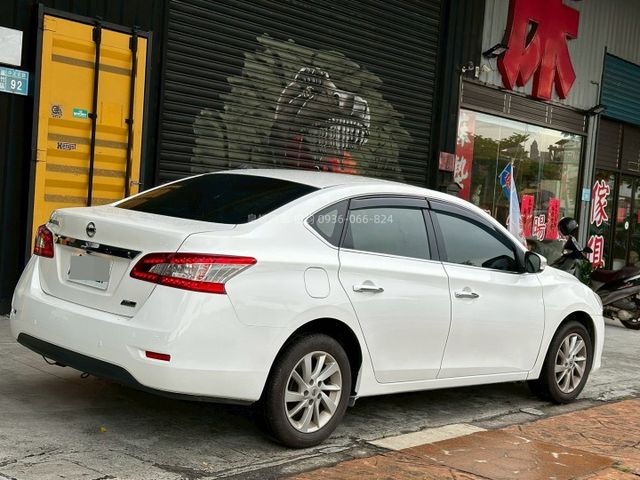 2014年Sentra 導航/倒車顯影/電折/多功能快控  第3張相片