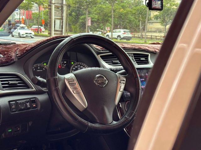 2014年Sentra 導航/倒車顯影/電折/多功能快控  第6張相片