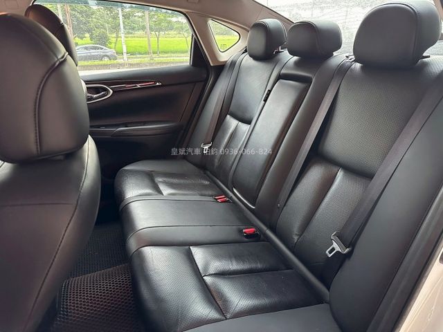 2014年Sentra 導航/倒車顯影/電折/多功能快控  第7張相片