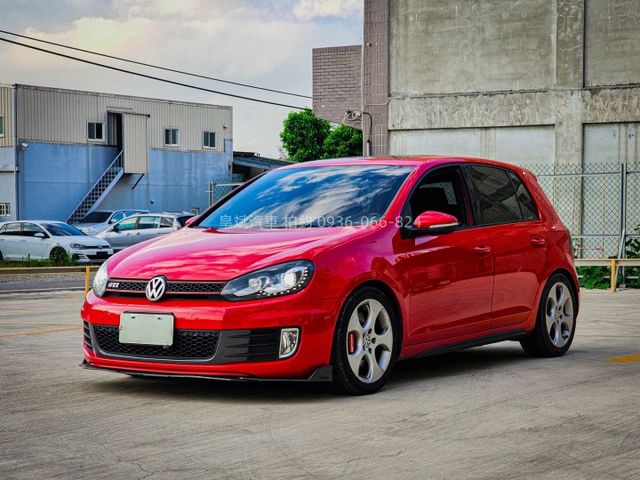 2011年Golf GTI HID燈/天窗/顯影/雷達/改卡鉗  第1張相片