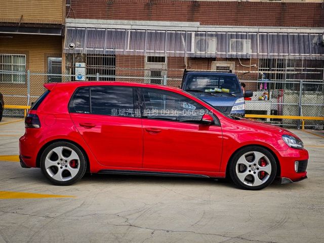 2011年Golf GTI HID燈/天窗/顯影/雷達/改卡鉗  第4張相片