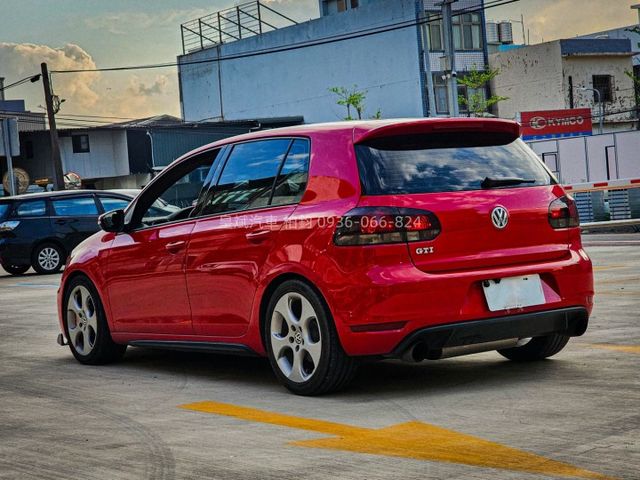 2011年Golf GTI HID燈/天窗/顯影/雷達/改卡鉗  第5張相片