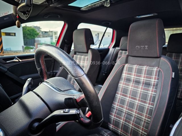 2011年Golf GTI HID燈/天窗/顯影/雷達/改卡鉗  第10張相片