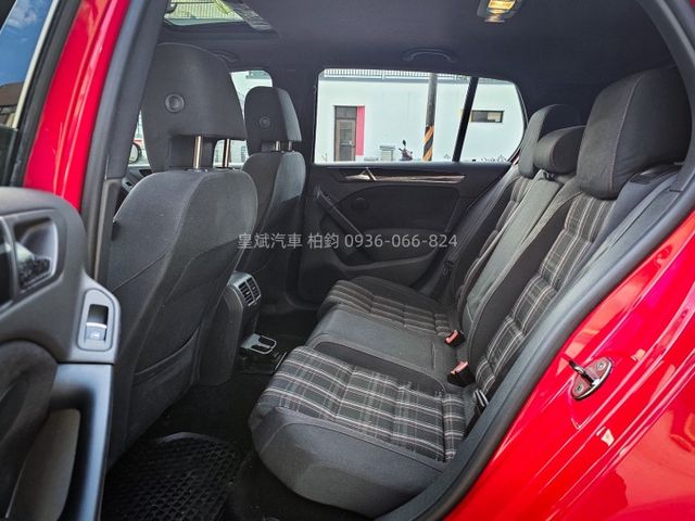 2011年Golf GTI HID燈/天窗/顯影/雷達/改卡鉗  第12張相片