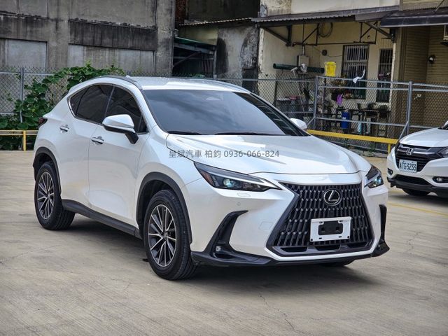 2022年NX200 豪華版/環景/ACC/車道維持/電尾門/抬顯/IKEY/摸門/電動椅/雷達  第2張相片