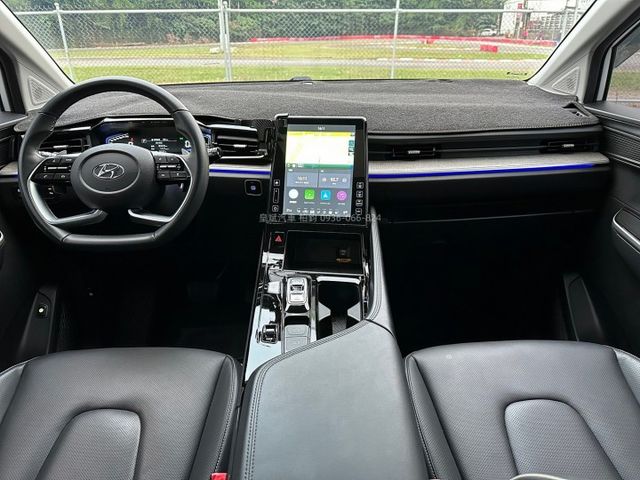 2023年Custin GLT-B VIP/ACC跟車/360環景/全景天窗/通風椅/雙邊電滑門/恆溫/電尾門  第5張相片