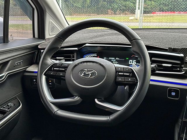 2023年Custin GLT-B VIP/ACC跟車/360環景/全景天窗/通風椅/雙邊電滑門/恆溫/電尾門  第14張相片