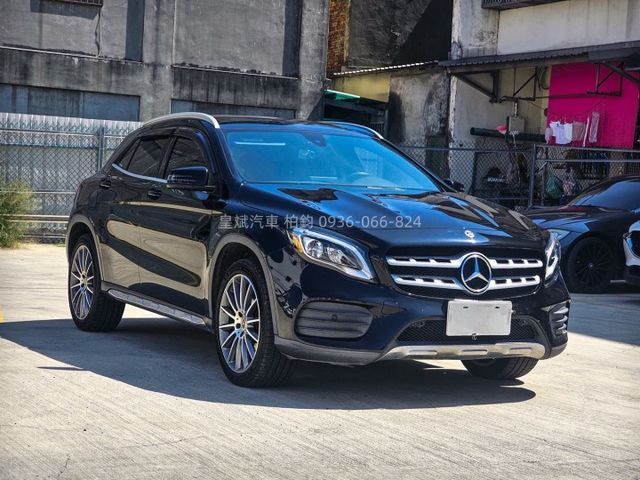 2018年GLA250 4Matic/AMG/全景天窗/盲點/顯影/雷達/IKEY/恆溫/LED燈  第2張相片