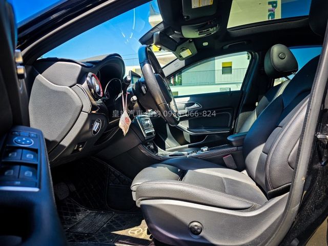2018年GLA250 4Matic/AMG/全景天窗/盲點/顯影/雷達/IKEY/恆溫/LED燈  第9張相片