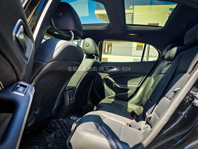 2018年GLA250 4Matic/AMG/全景天窗/盲點/顯影/雷達/IKEY/恆溫/LED燈  第10張相片