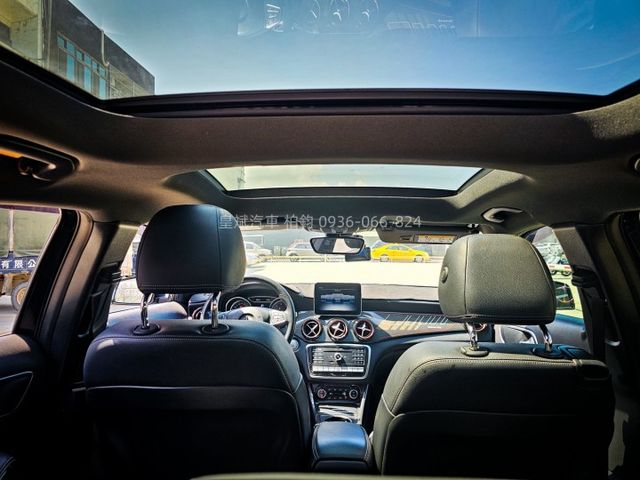 2018年GLA250 4Matic/AMG/全景天窗/盲點/顯影/雷達/IKEY/恆溫/LED燈  第11張相片