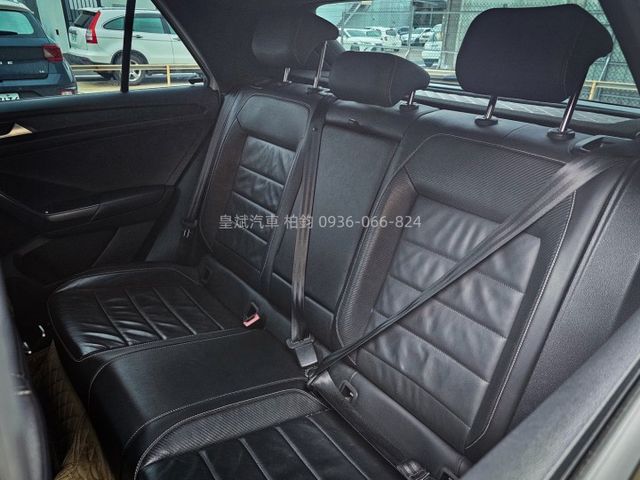 2023年T-Roc R-Line 4MOTION/R-Line/ACC/全景天窗/IKEY/摸門/電尾門/恆溫/顯影  第11張相片