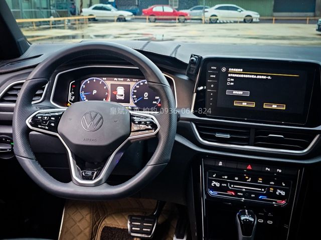 2023年T-Roc R-Line 4MOTION/R-Line/ACC/全景天窗/IKEY/摸門/電尾門/恆溫/顯影  第13張相片