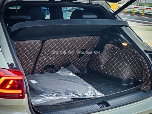 2023年T-Roc R-Line 4MOTION/R-Line/ACC/全景天窗/IKEY/摸門/電尾門/恆溫/顯影  第15張相片