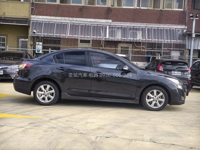 2010年Mazda 3 4D/頂級/天窗/恆溫/IKEY/摸門/快撥/HID燈  第3張相片