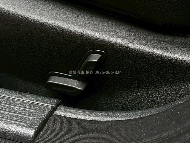 2013年C250 AMG/天窗/電動椅/安卓機/多功能快控/顯影  第7張相片