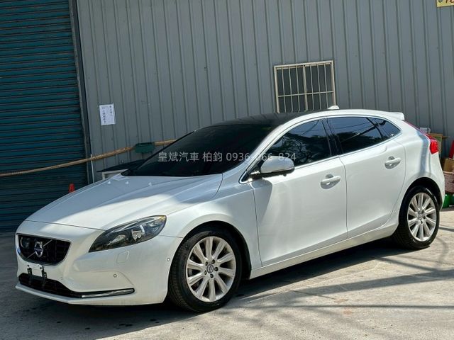 2013年V40 全景天窗/車道偏移/記憶電動椅/Carplay/360環景  第1張相片