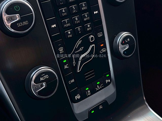 2013年V40 全景天窗/車道偏移/記憶電動椅/Carplay/360環景  第9張相片