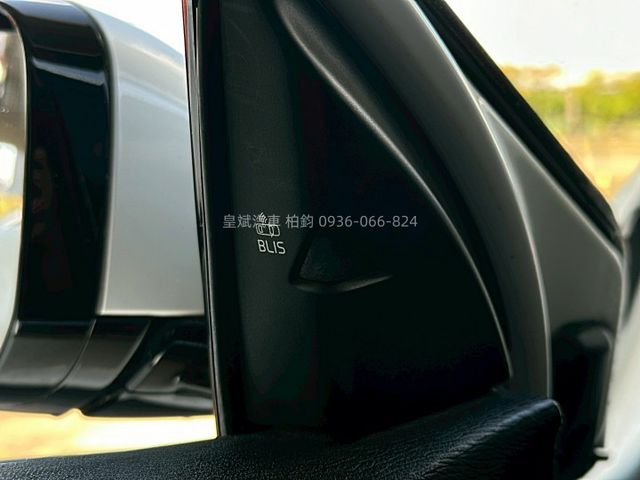 2013年V40 全景天窗/車道偏移/記憶電動椅/Carplay/360環景  第10張相片